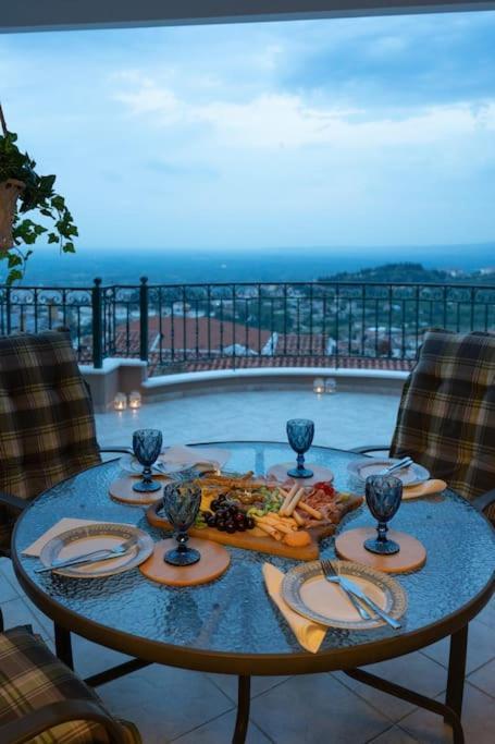 Amazing View With Huge Balcony Apartment Veria  Bagian luar foto